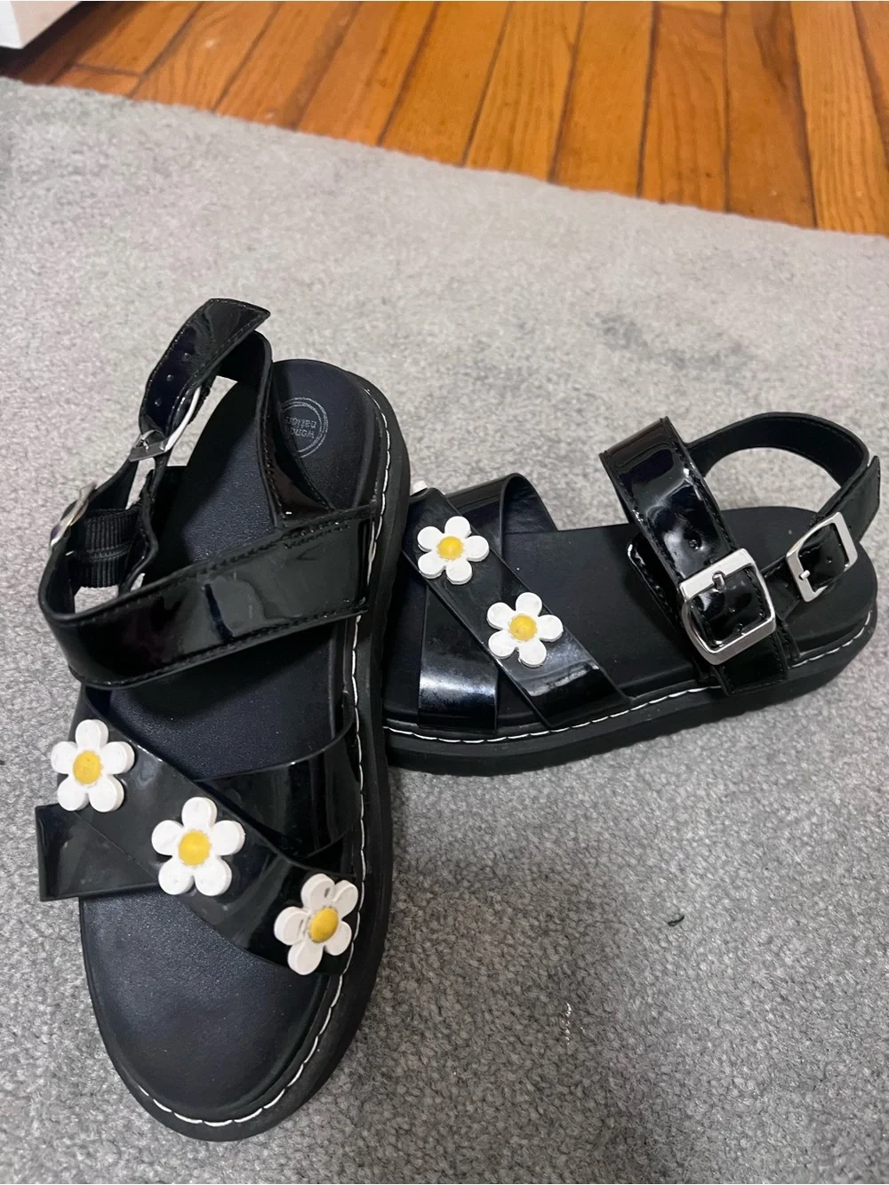 Girls Black Patent Sandals with Daisy Accents